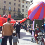 Un globo aerostático muy peculiar circulaba por la plaza