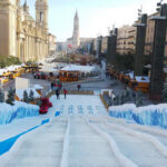 Vista de la Plaza del Pilar desde lo alto de la pista de descenso de trineos