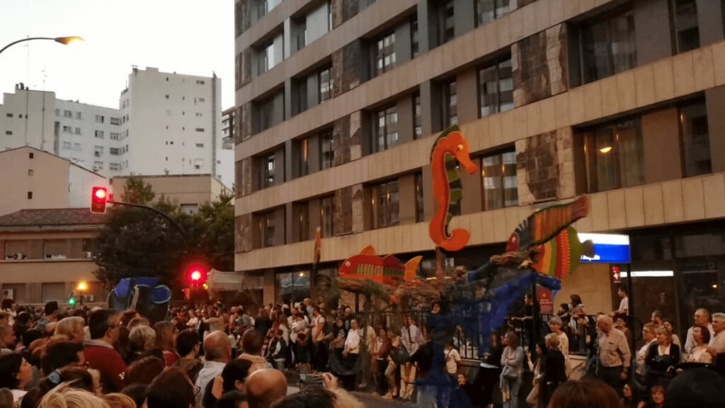 desfile pregón pilares